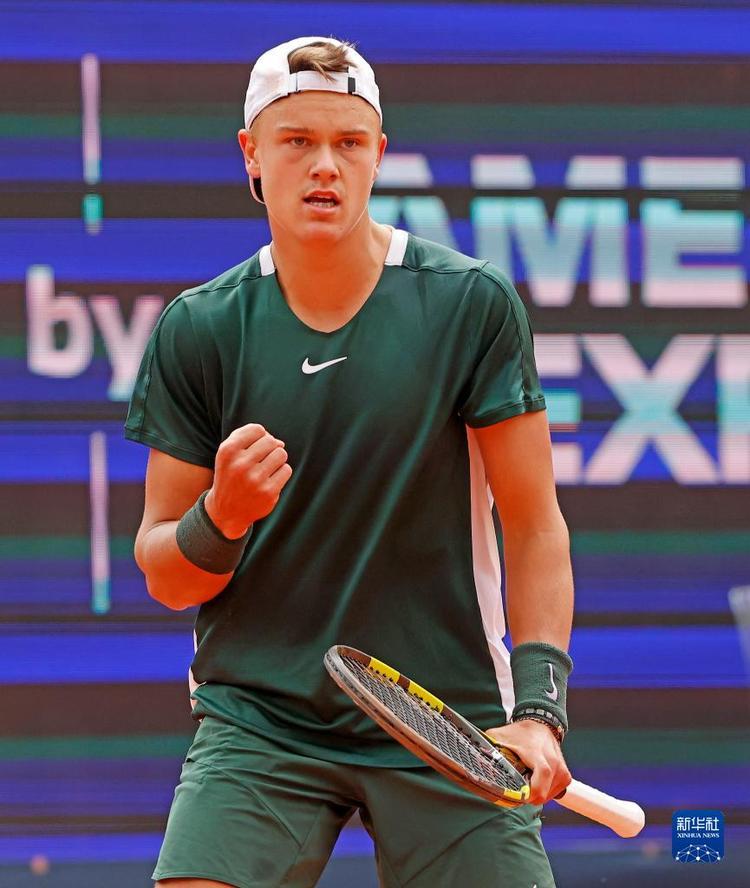 双脚用力蹬 双脚用力蹬