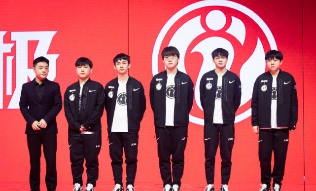 毫无争议地 毫无争议地