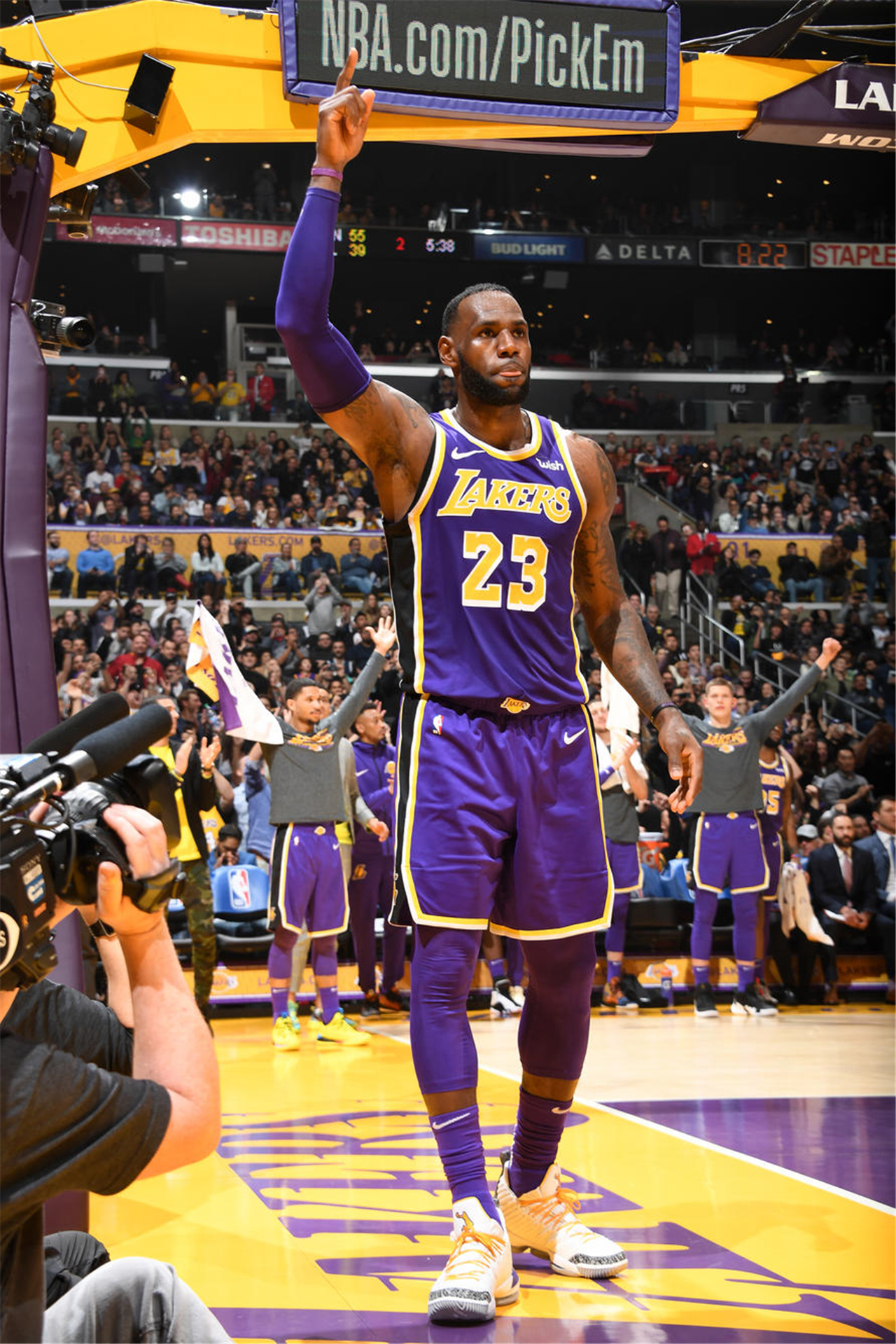 本文围绕三 本文围绕三